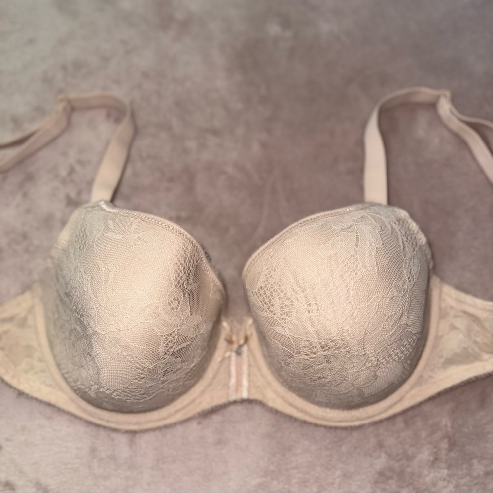 Wacoal lace bra size 38C